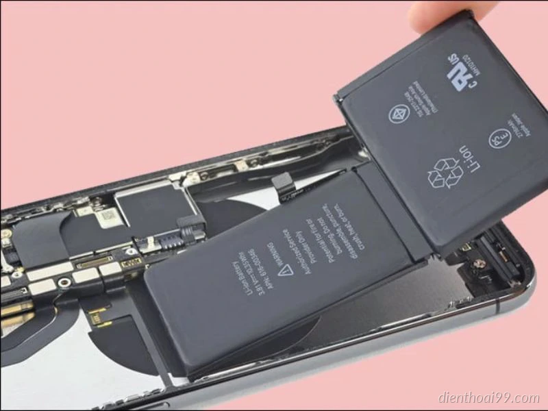 Thay pin iphone chính hãng lấy ngay
