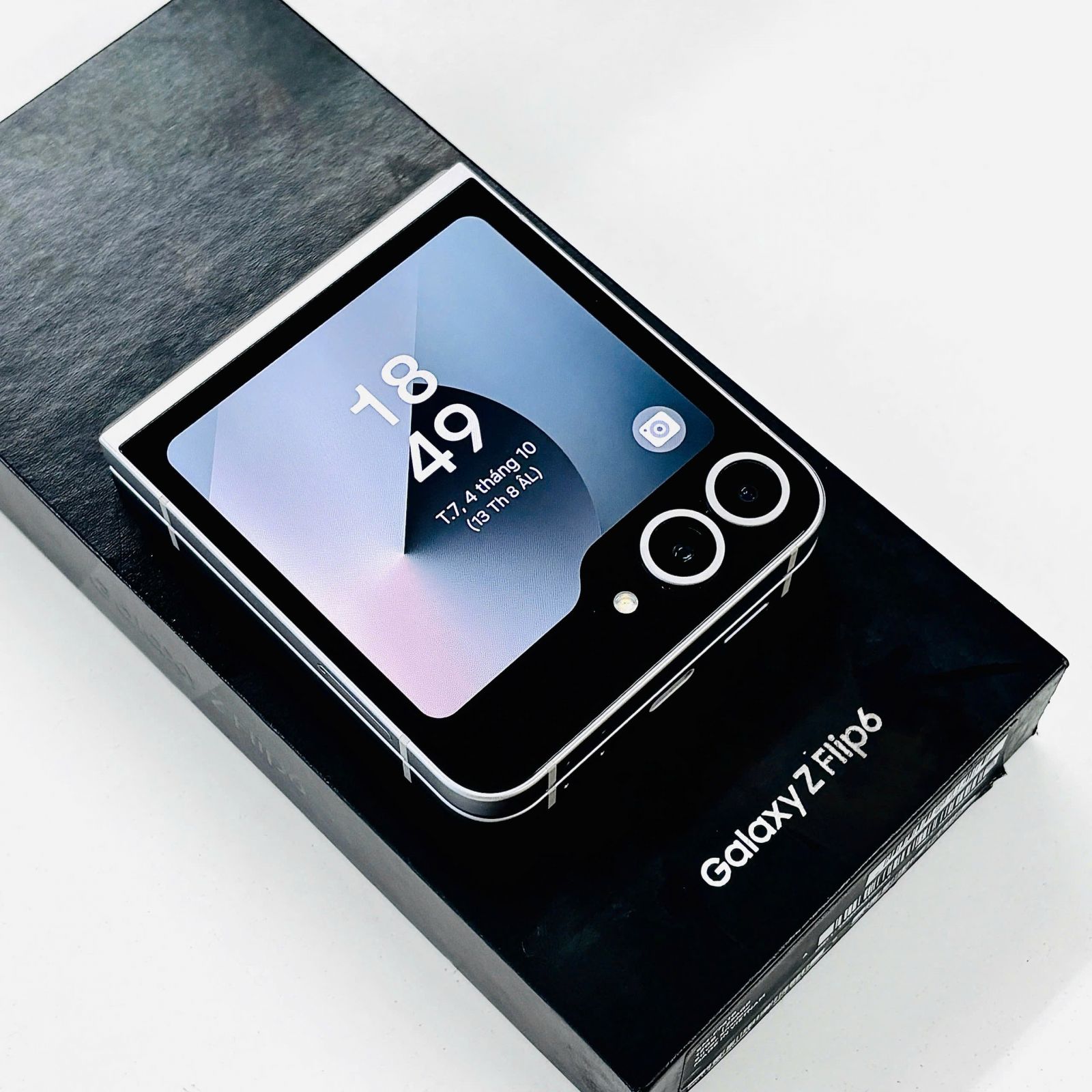 Samsung Z Flip 6 Màn hình gập linh hoạt