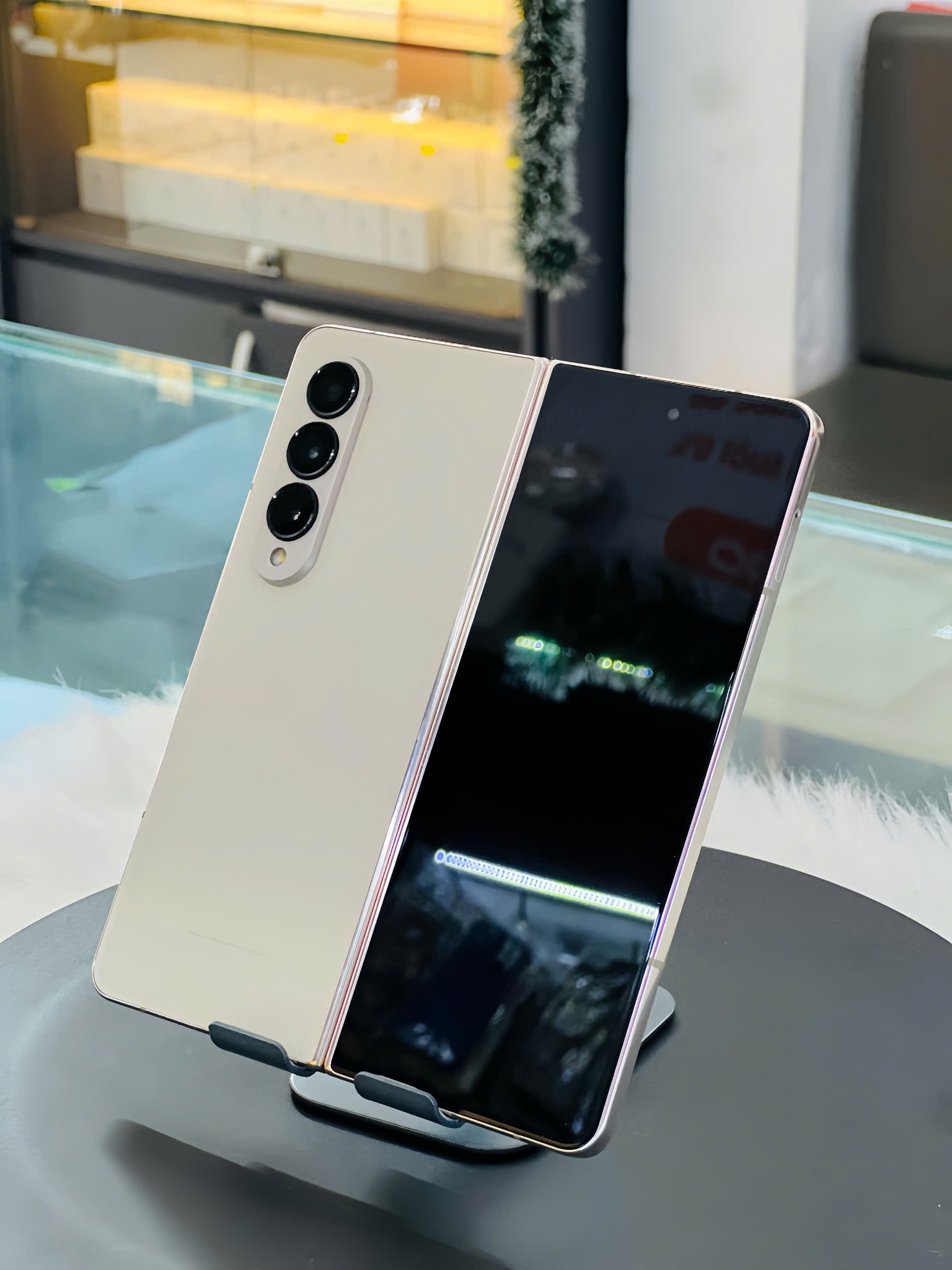 Samsung Z Fold 4 tai da nang